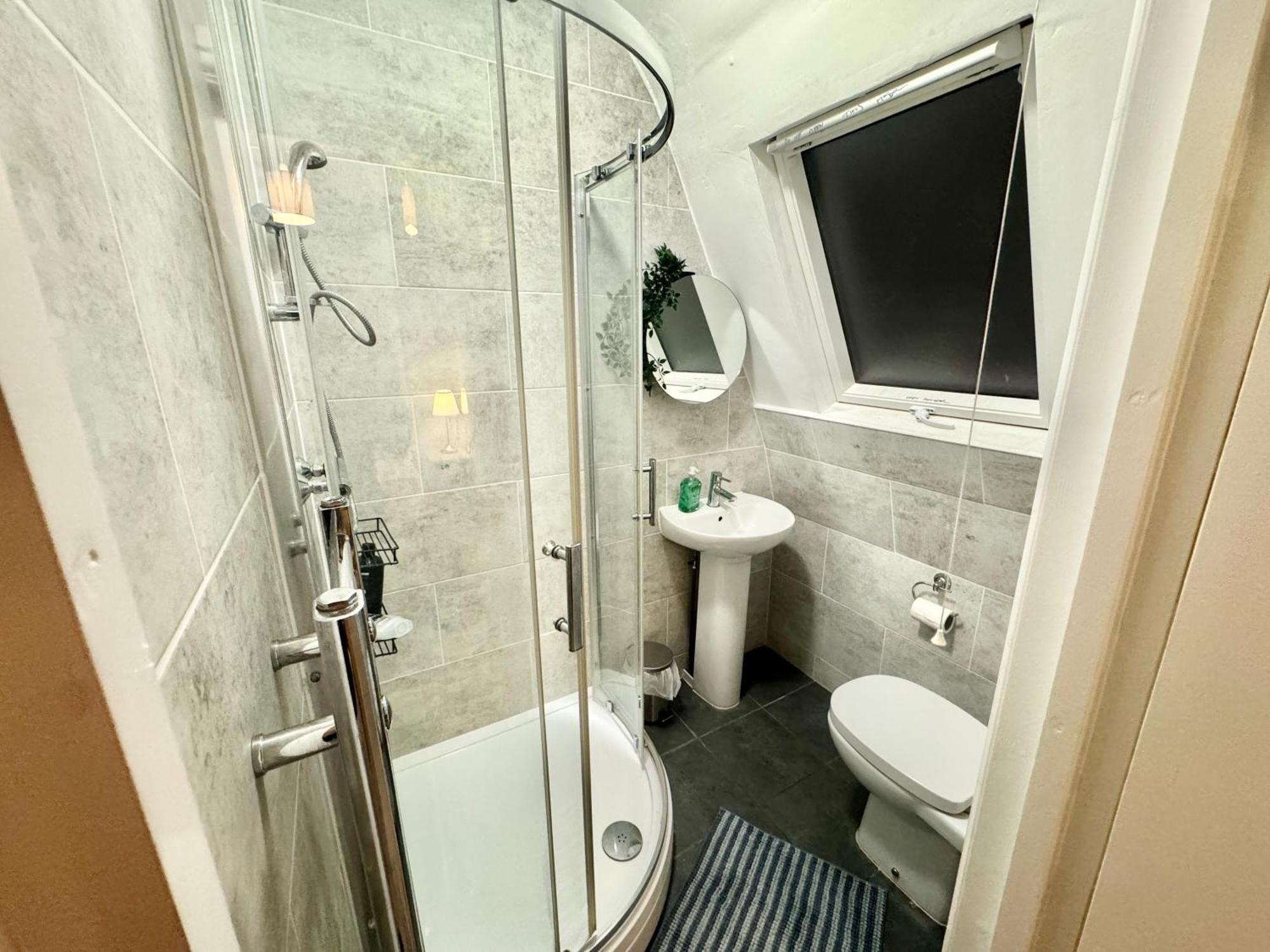 Modern En-Suite Rooms By Finsbury Park Station 8 Mins To King'S Cross By Tube Londyn Zewnętrze zdjęcie